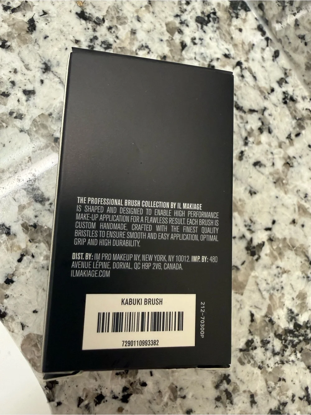 IL MAKIAGE Kabuki Powder Brush - Black Bristles